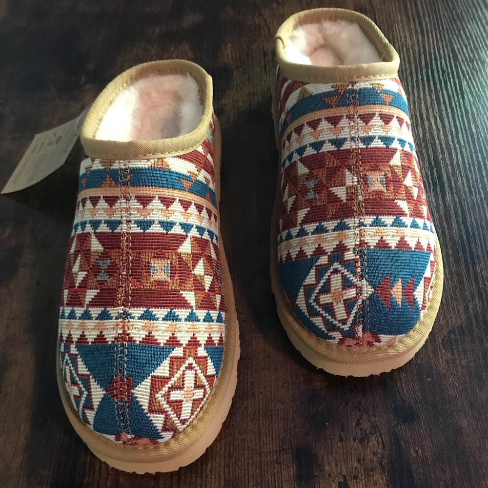 Bearpaw Aztec Slip-On Moccasin Flats in Rust & Teal